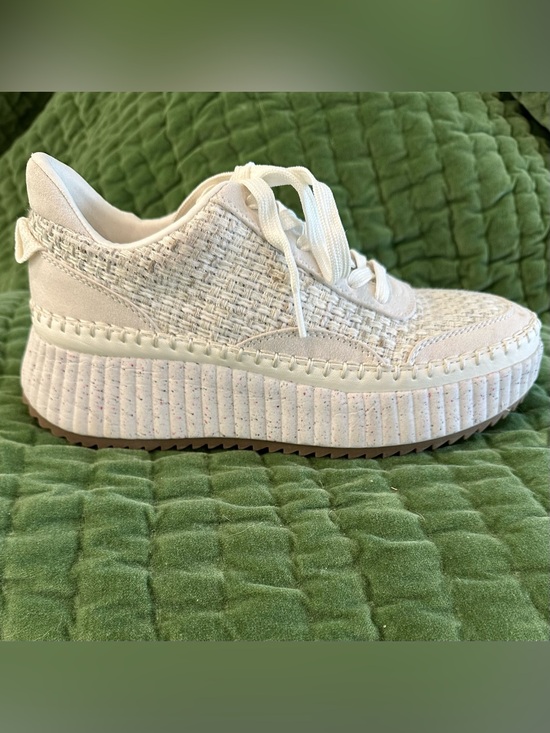 Universal Thread Shoes - Universal Thread Platform Sneaker size 8